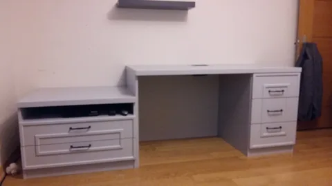 Beyaz TV ünitesi