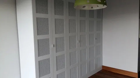 Beyaz salon konsolu